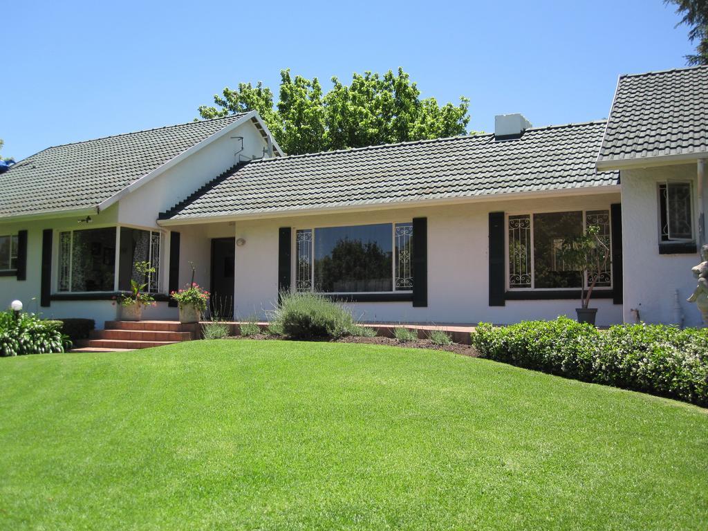 The Pecan Tree Guesthouse Sandton Exterior photo